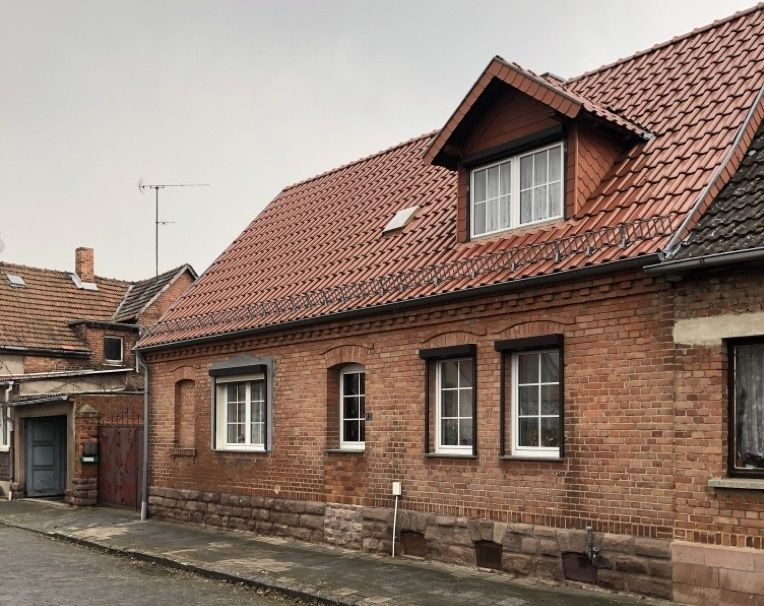 Reihenendhaus mit Hof, Garten, Garage und Carport